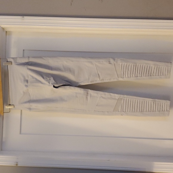 ALO Yoga White Leggings - Picture 4 of 6